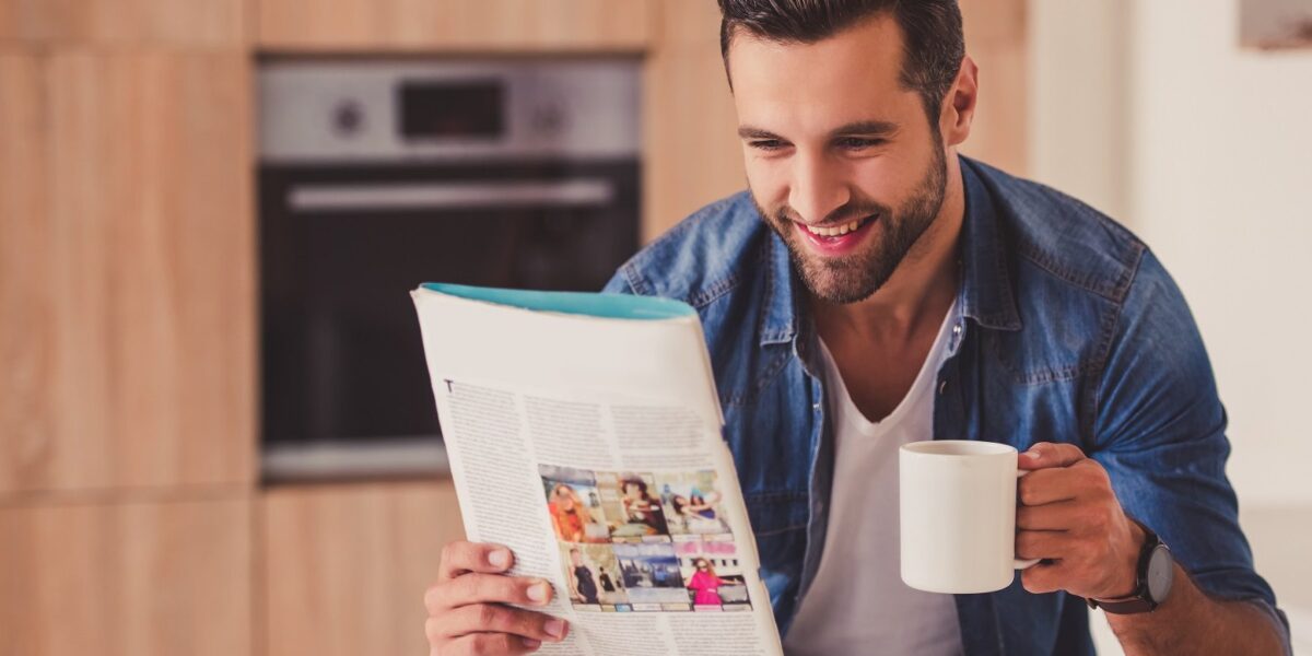 magazine film man reading tijdschriftenfolie shutterstock_613424990 klein